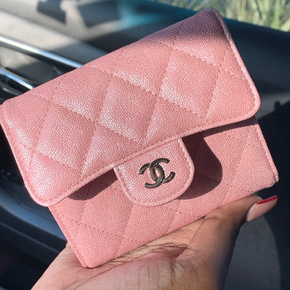 ✖️SOLD✖️Chanel 19S iridescent tri fold wallet 🌸 - Picture 2 of 8